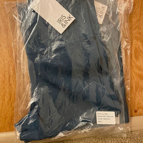 Iris & ink High waisted cropped legging in tapestry blue size S - Picture 4 of 4